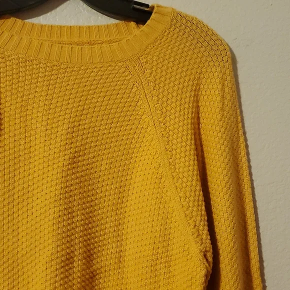 HOLLISTER: Sweater - Picture 2 of 5